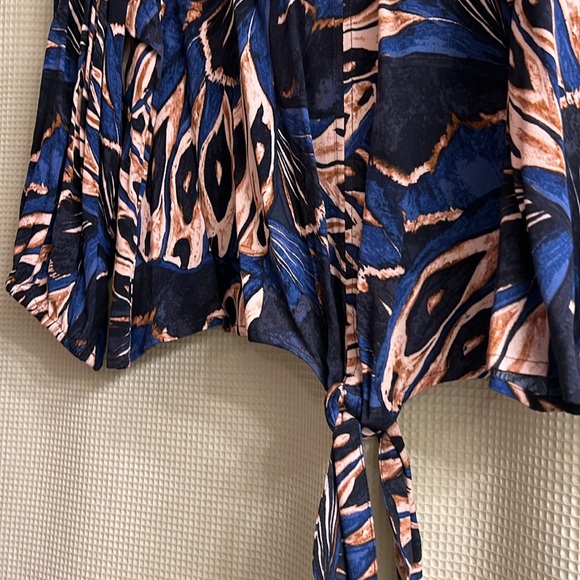 Ladies blouse NWT - Picture 2 of 5